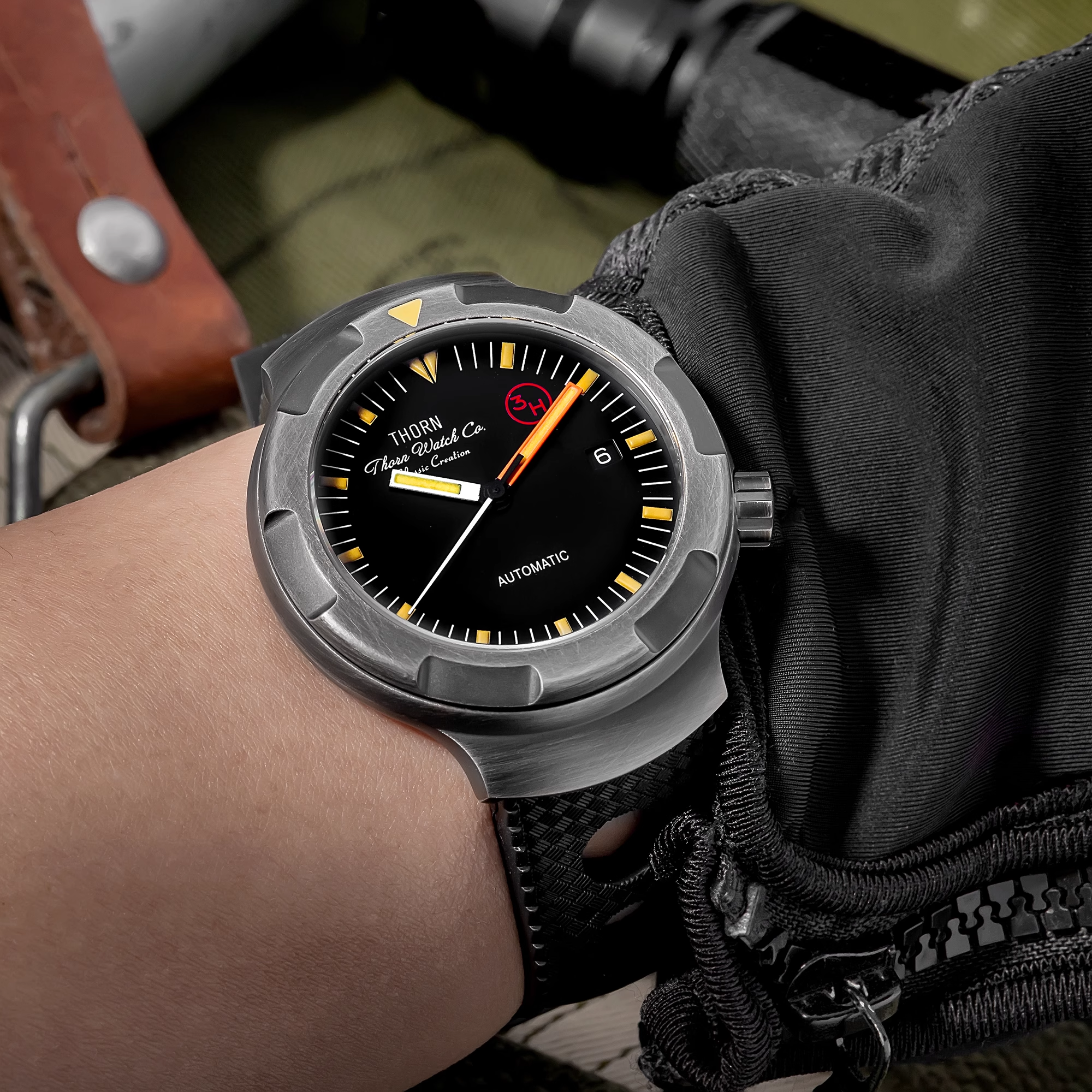 Thorn 42mm Men's Retro Titaniu - Rubber Strap Diver recensione e prezzo